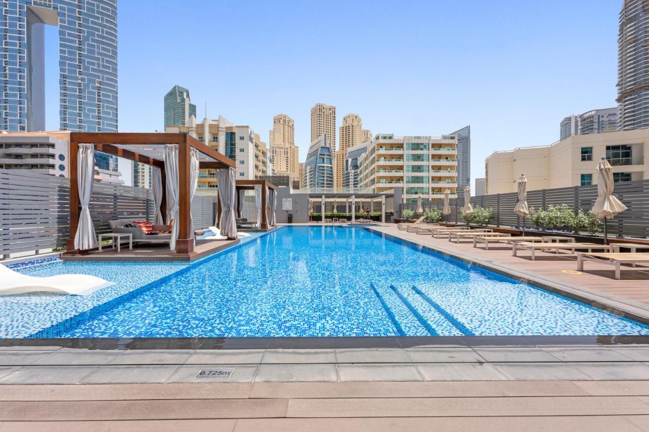 Апартаменты A Living Luxury - One Marina